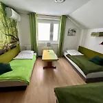 Dziewieciu Z Nieba 9 홈스테이